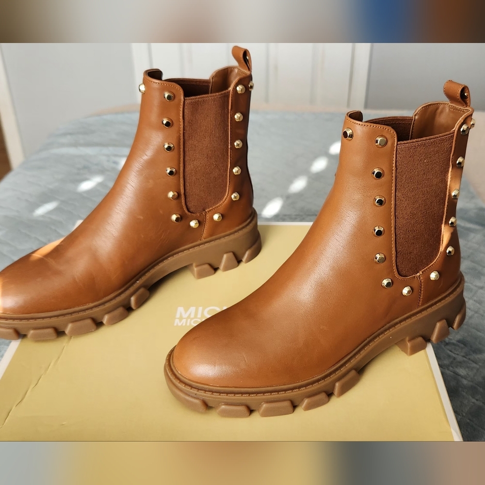 NWOT Michael Kors Leather Ridley Booties. Size 5. - Picture 2 of 14